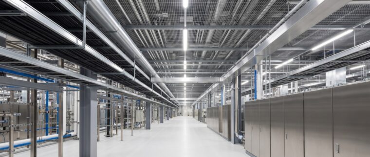 半導体工場の電気設備イメージ・サブファブ（AI生成イメージ）