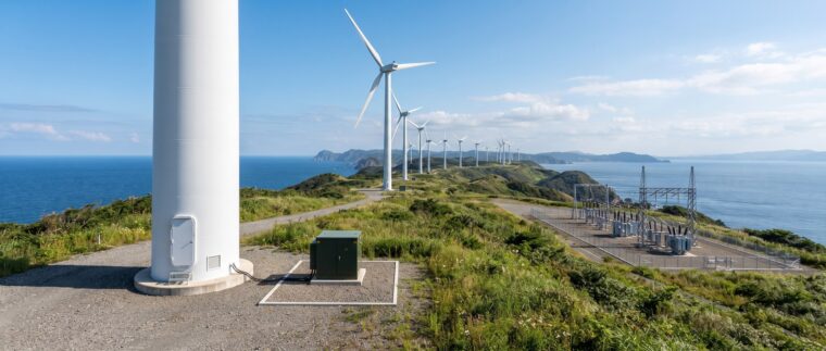 風力発電所の電気設備イメージ・風車の基部（AI生成イメージ）