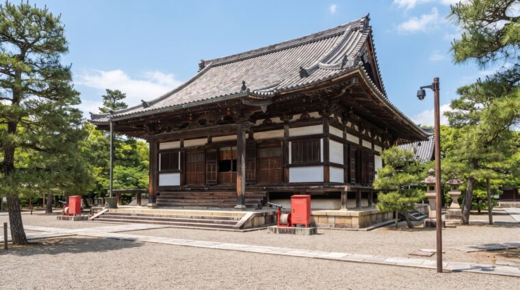 寺院の電気設備イメージ・本堂（AI生成イメージ）